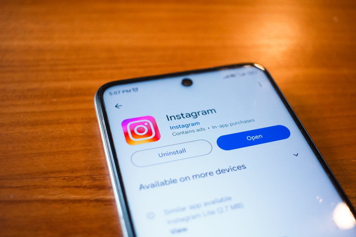 Maximizing ROI with Local Internet Advertising: Tips and Tricks 2 Instagram on a smartphone with the instagram app open